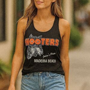 VTG Hooters Restaurant Tank Top John's Pass Madiera Beach Black Orange Small